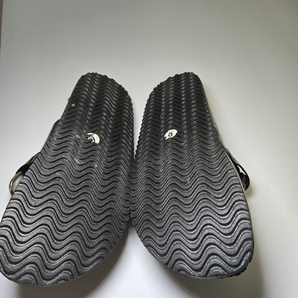 Elegant Black Mules with Gold Chain Accent Size 6 - Picture 10 of 11